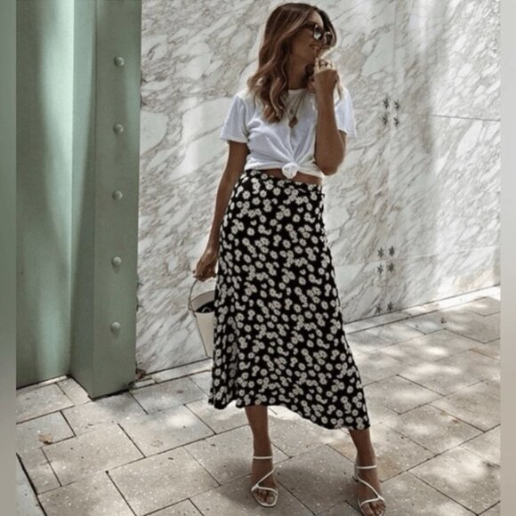 Reformation Dresses & Skirts - Reformation Bea Daisy Floral Print High-Waisted Midi Skirt Black White Size 0